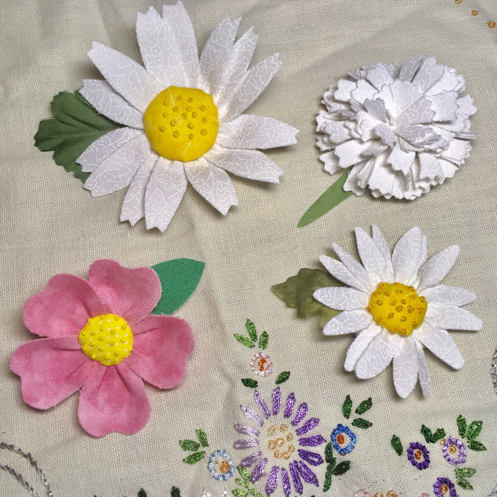 Whimsical🌼Fabric Daisy Brooch, Handcrafted - Picture 3 of 3